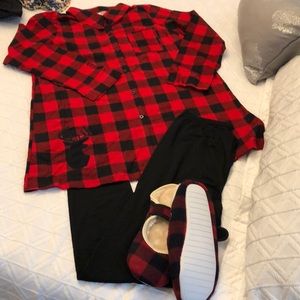 NWOT Buffalo Plaid Lounge Set with slippers